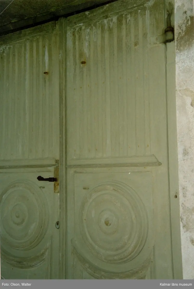 Dörren till Mortorps församlingskyrka ur Walter Olsons negativsamling.