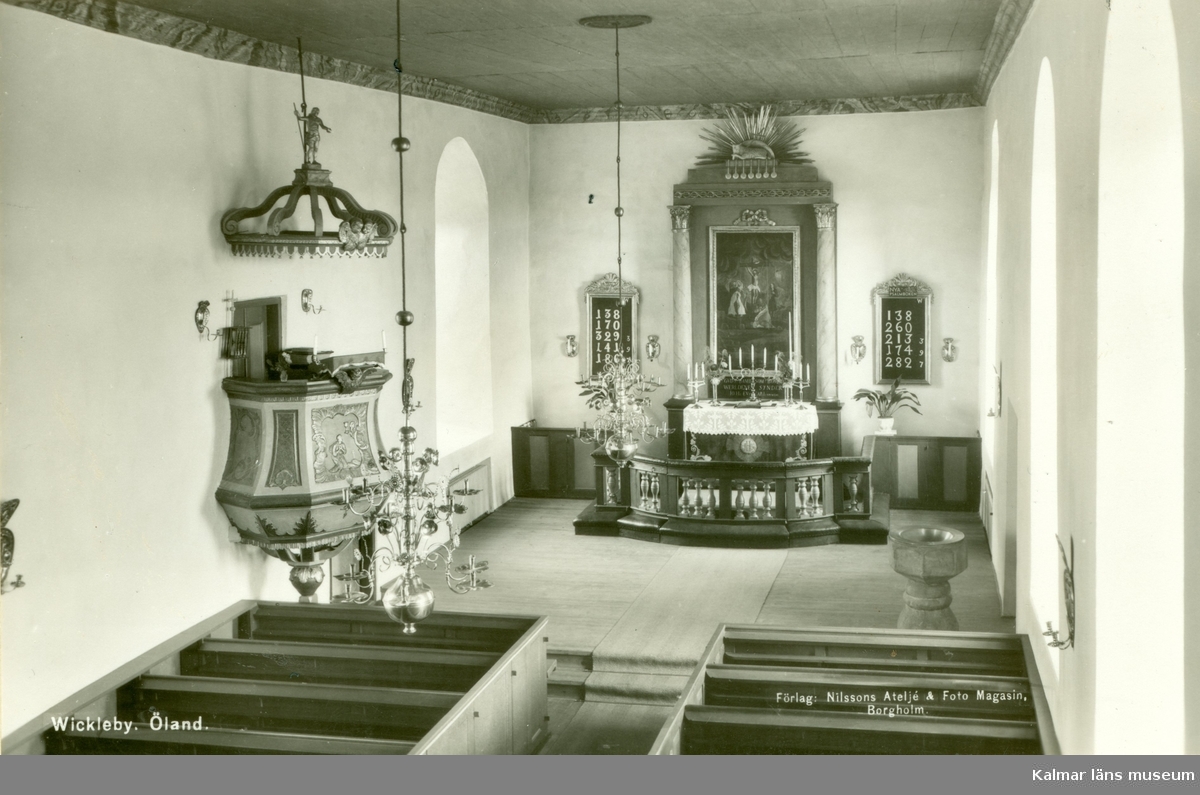 Vykort föreställande interiören i Vickleby kyrka.