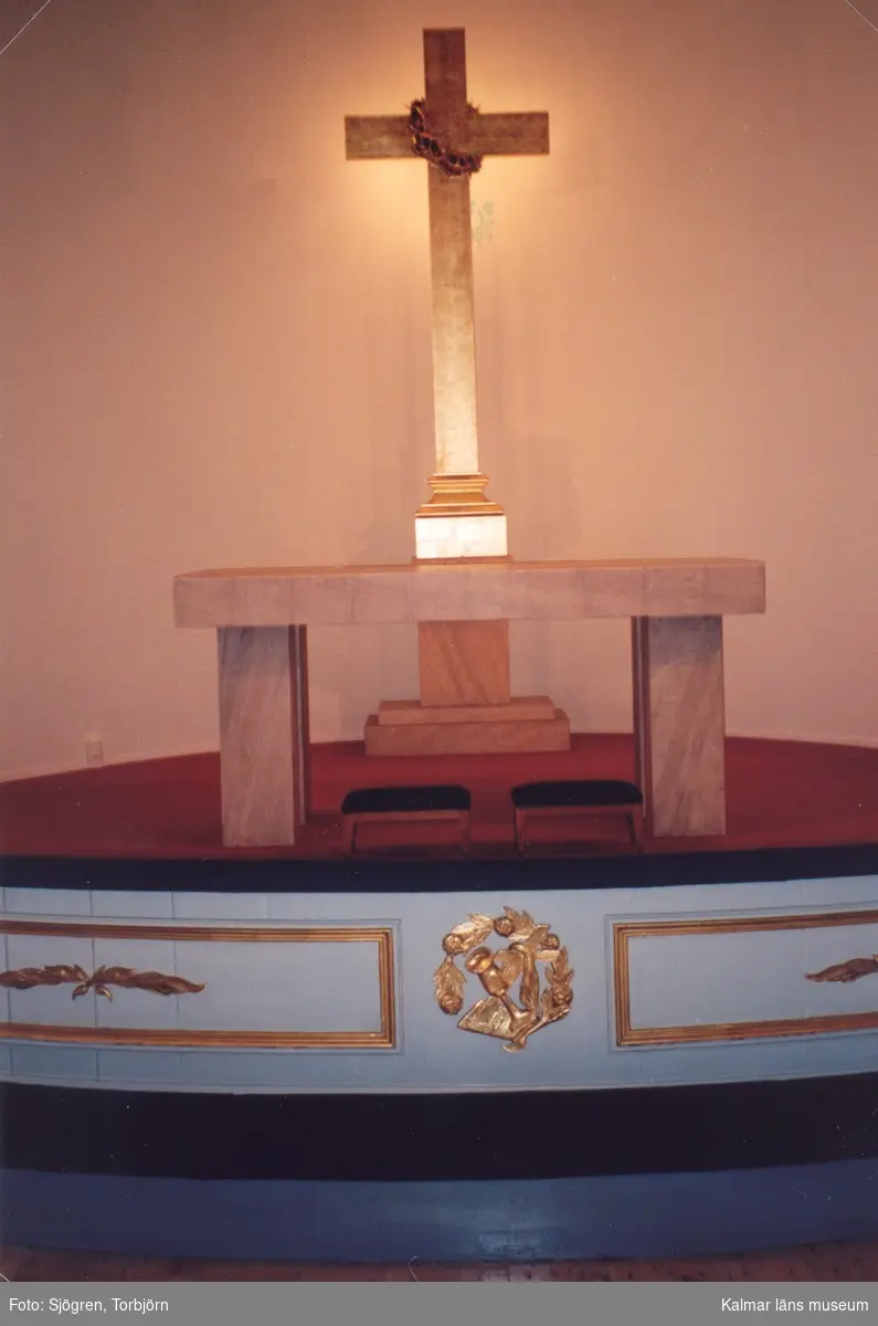 Detalj av altaret i Gamleby kyrka.