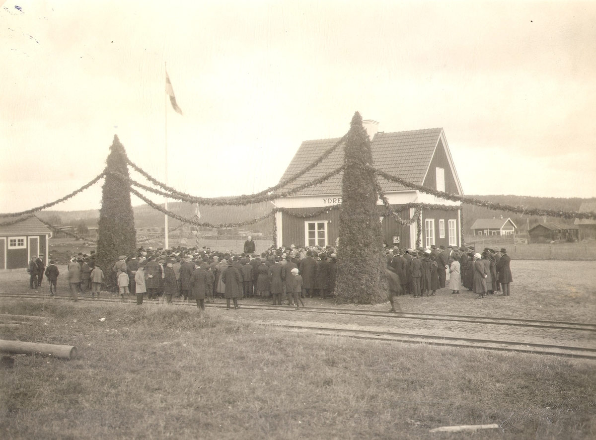 Landshövding J Falk förrättade invigingen av Vimmerby - Ydre järnväg.