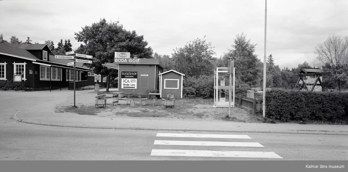 Vy med kiosken och  glasbruket till vänster.
Foto: den 28/9 1989