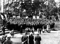 Sanger-arrangement eller sangerstevne i Kulåsparken i Sarpsb