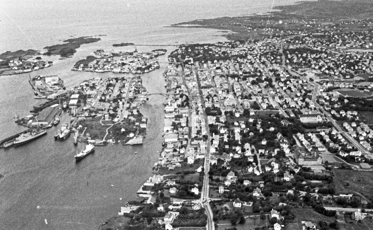 Flyfoto. Foto tatt med sjøfly av Haugesund. Forskjellige motiv ...