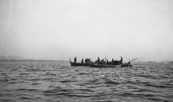 Fiske. To robåter med dårlig plass. Pause i fiskingen. Størr