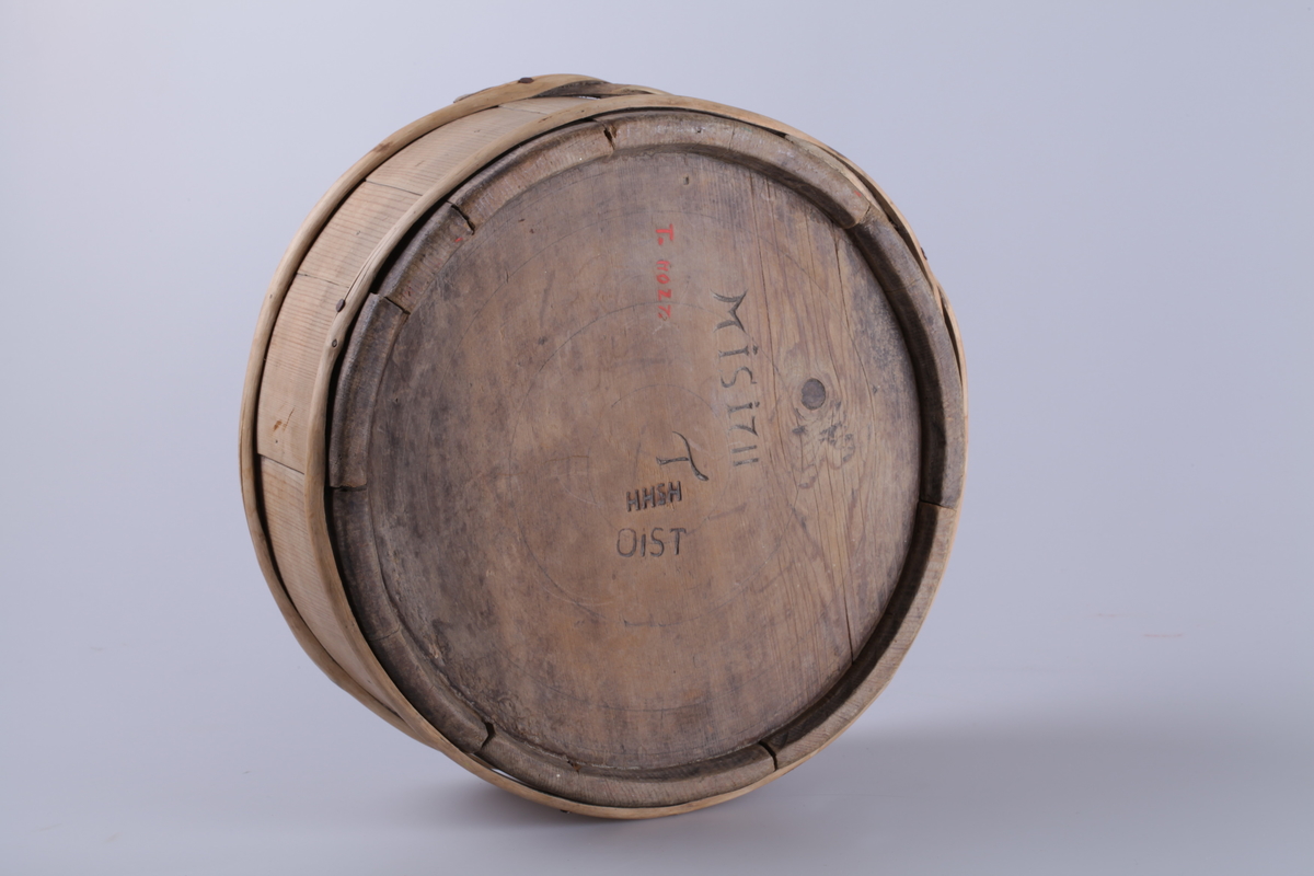 Melkebunken er lagget med håndtak, håndtaket er i stykker