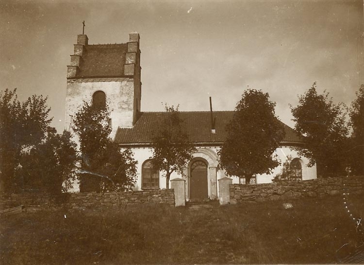 Enligt Bengt Lundins noteringar: "Grinneröds kyrka. Södra fasaden".