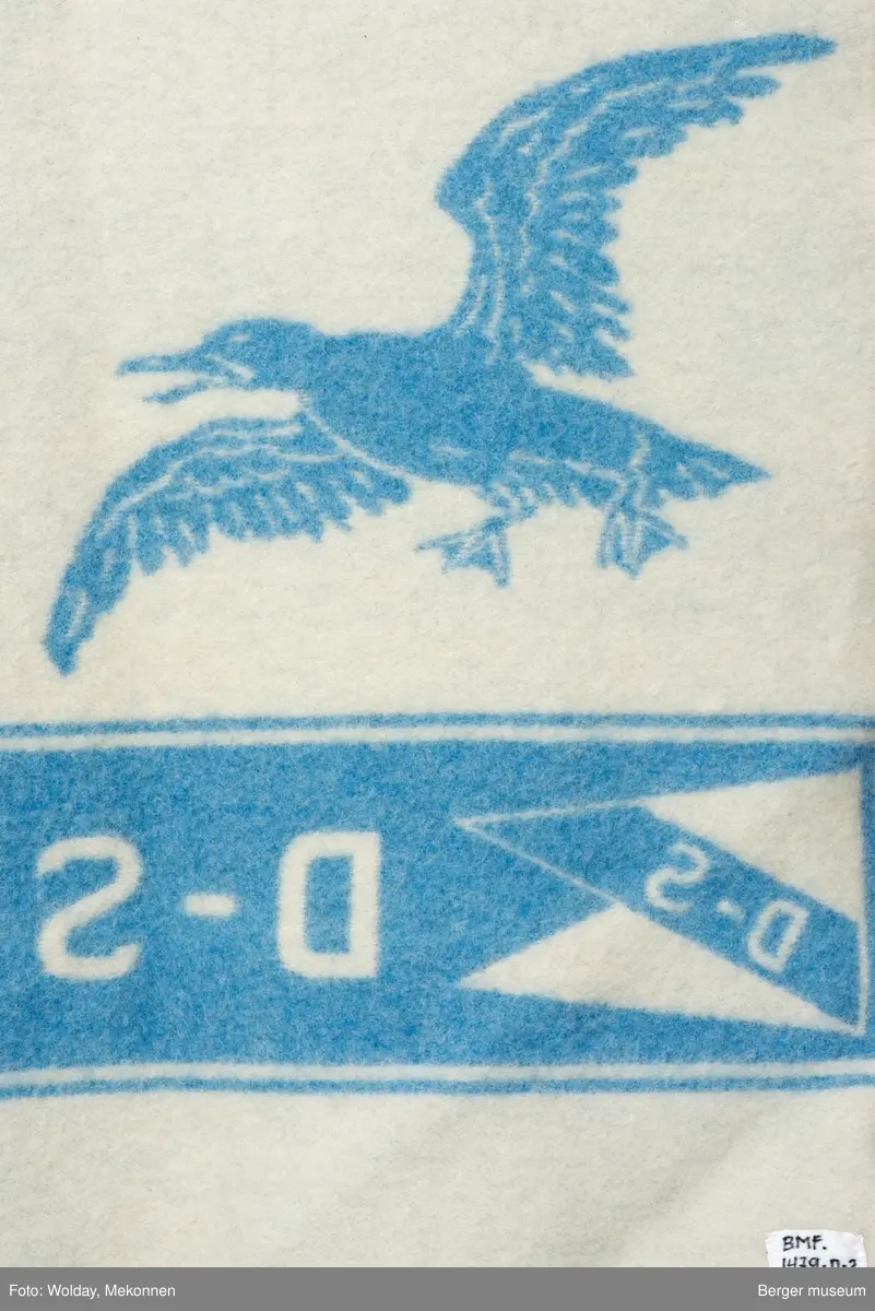 Pledd med måkemotiv