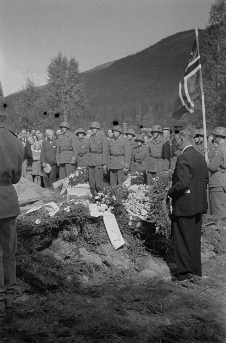 Fellingfors, begravelsen til de som falt på  Fallstad, på gravplassen, kranspålegging