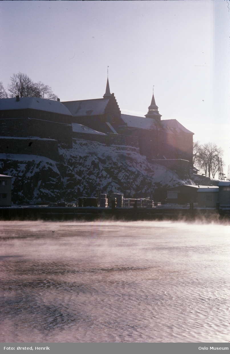 Akershus slott og festning, fjord, frostrøyk, havn, havneskur