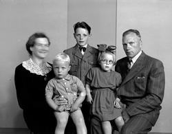 Aslaug og Tore Gjøvikli med Ronald, Bastian (Basse) og Karin