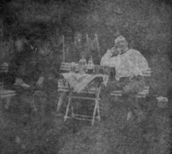 "Pappa og onkel Nils, paa Hasselbakken." Bildet er av meget 