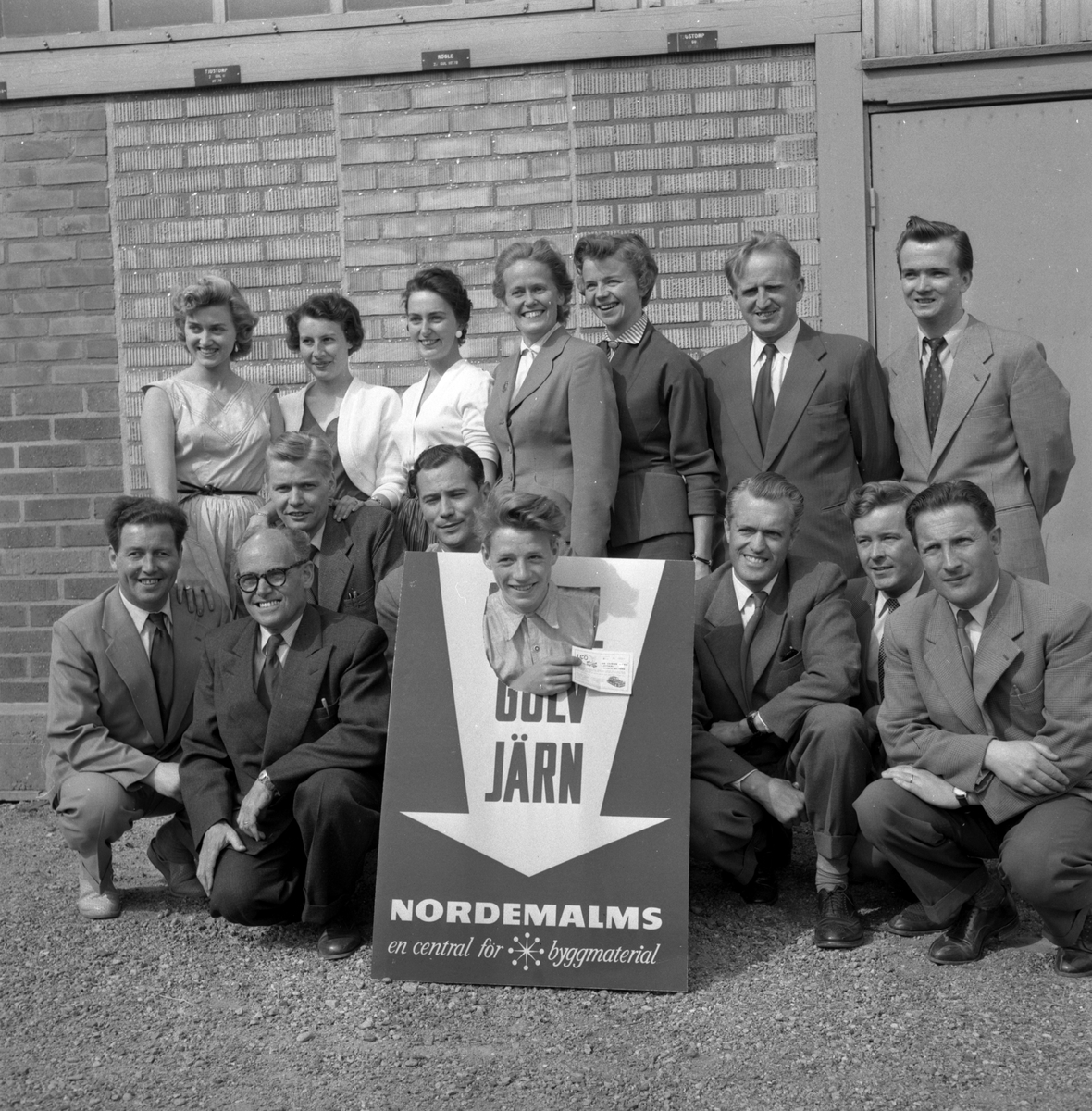 Anställda på Nordemalms vinner 200 000 kr.
Juli 1956.