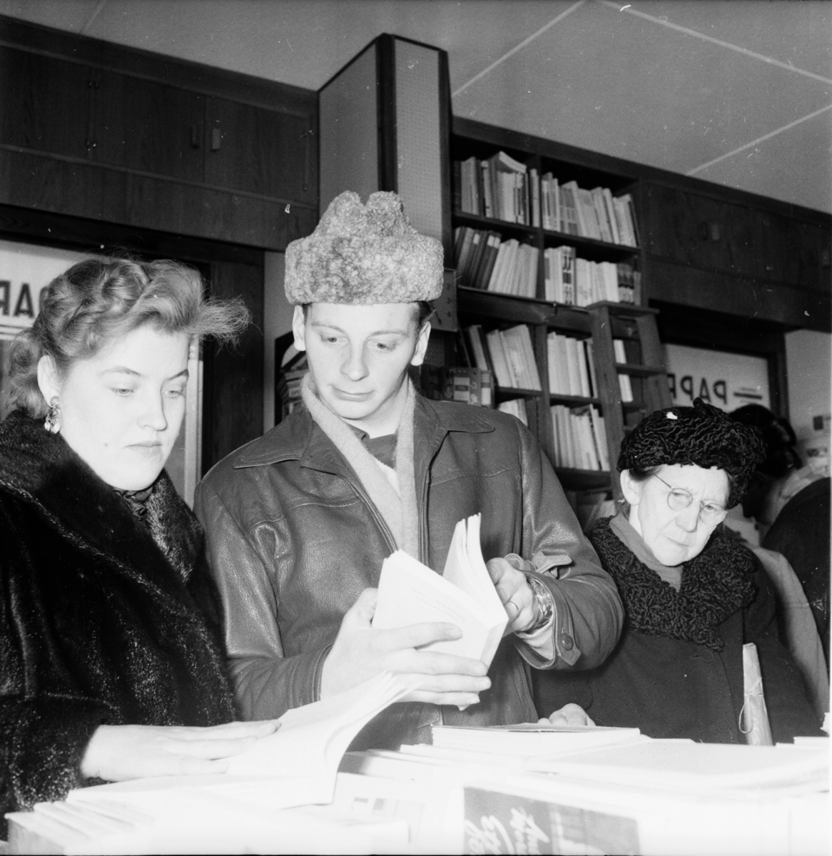 Realisation i Helins bokhandel.
26/2 1956