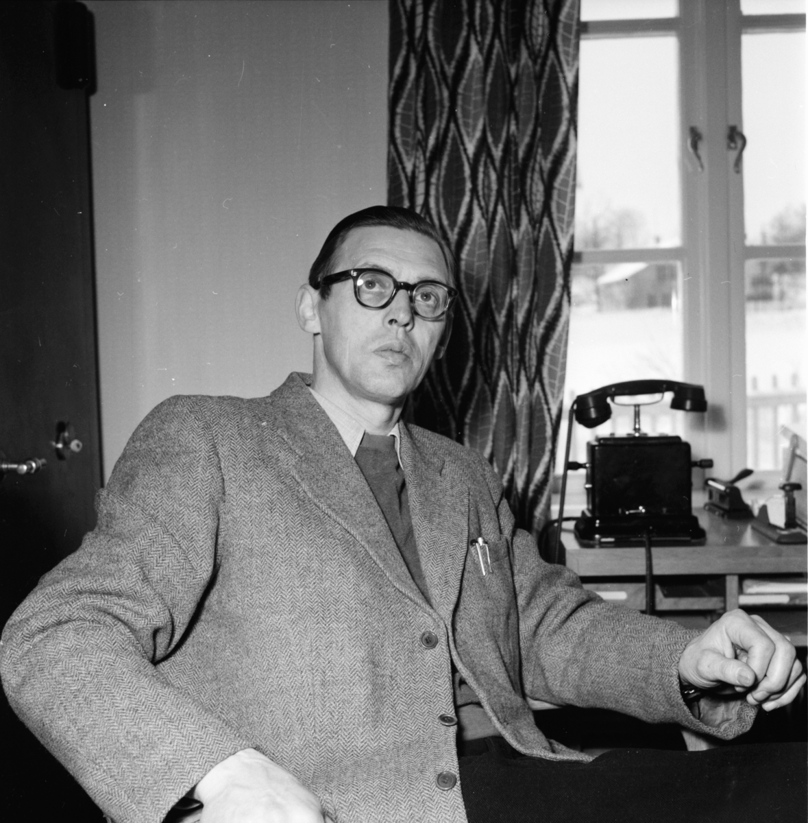Kyrkoherde Åke Wermaeus i prästgården i Los 1958.