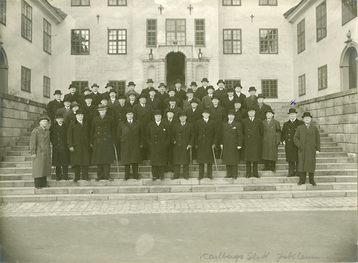 Deltagare av 1898 års officerskurs samlad till 60-års jubileum på Karlberg.