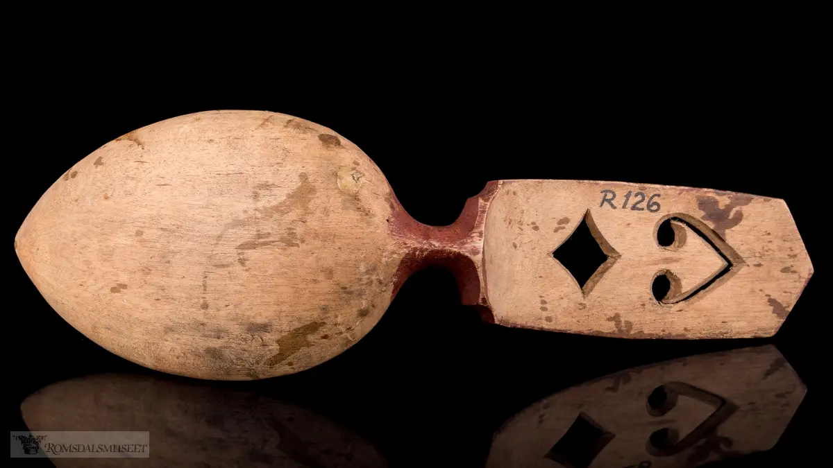 Hjerte og rute, plantemotiv på skjeblad.