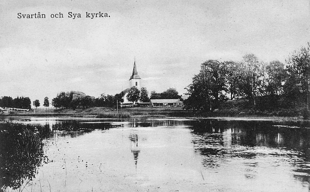 Vykort som visar Svartån och Sya kyrka.