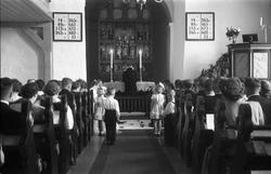 Serie på sju bilder fra vielse i Balke kirke september 1949.