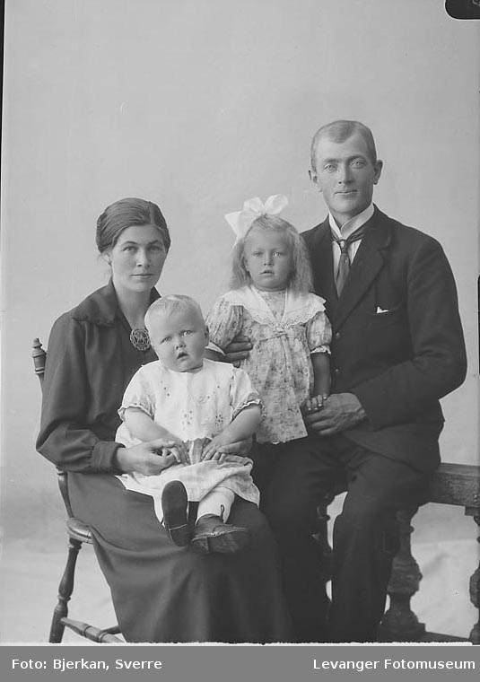 Borghild og Julius Bye med barna Ragnhild og Åshild