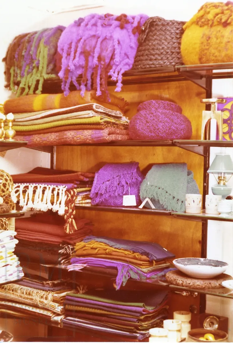 Interiør fra brukskunst og gavebutikk i Vassenden i Gran.