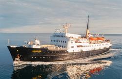 Hurtigruteskipet Harald Jarl i fart