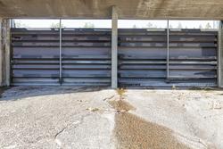 Luke 19 og 18 i Haugsjå dam. Luke nr. 19 (til venstre) og 18