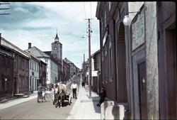 Kjerkgata på Røros med Mikkjil Aspaasgården til venstre.