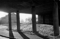 Under Rådhusbrua i Moss ca. 1960. I bakgrunnen dagens (2005)
