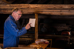 Tresking i Hammervoll-løa med Bjørn Austigard.