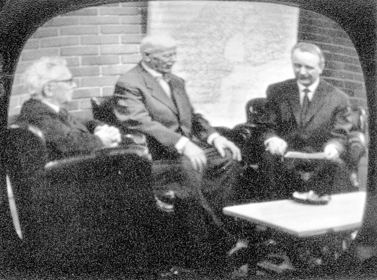 Fr v: Prof. Lauri Kettunen, "Nittaho-Jussi" Johannes Johansson och Urho Inha i TV i Helsingfors 27/3 1961