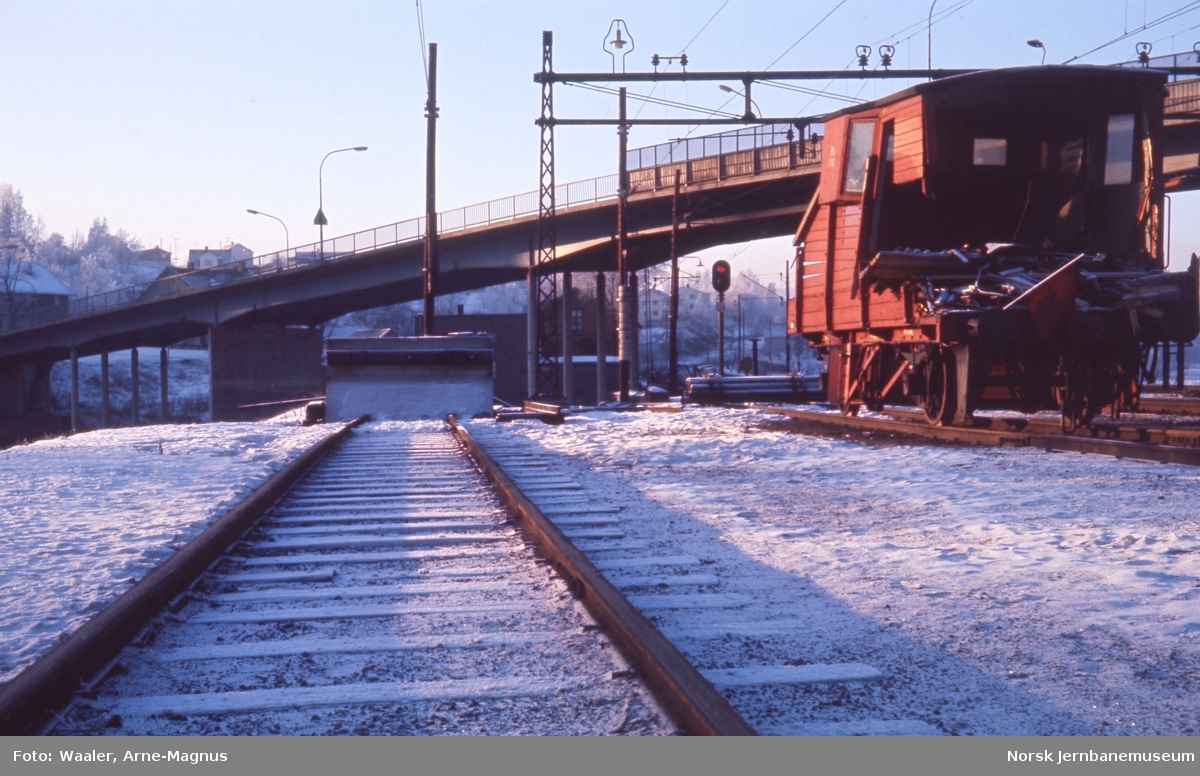 Sporrenseren på Lillestrøm stasjon etter skadene den fikk 17. november 1963