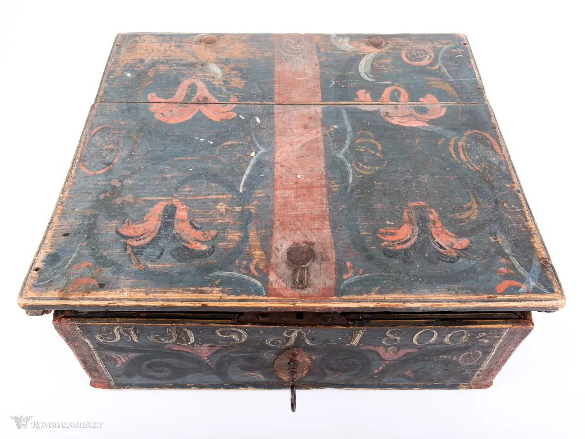 Blomster og rankemønster. Akantus.