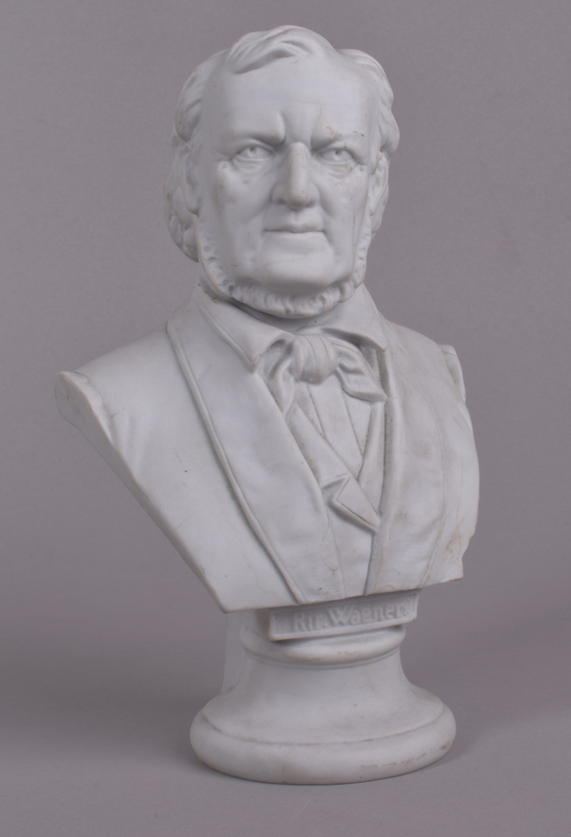 Byste av Richard Wagner på rund sokkel.