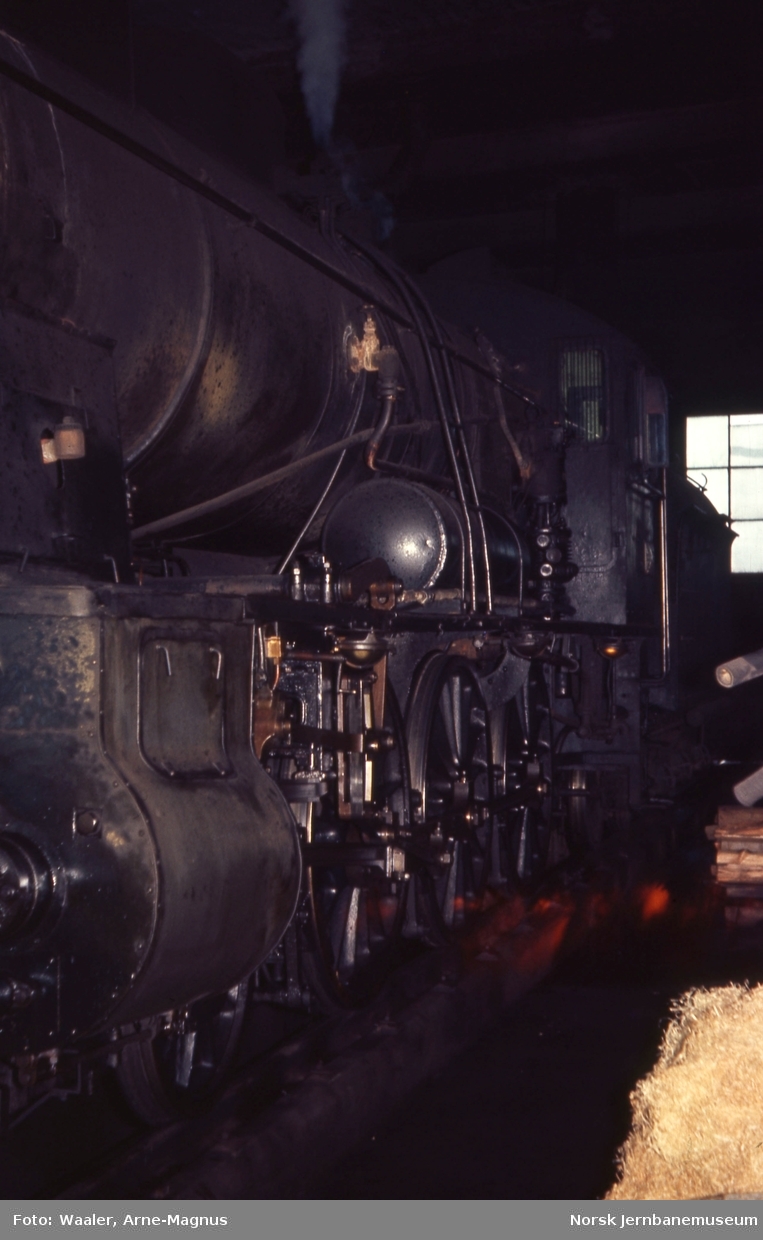 Damplokomotiv type 30b nr. 362 i lokomotivstallen på Røros stasjon