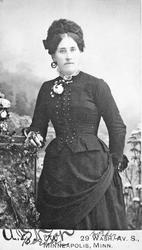 Portrett av kvinne. Berthe? (søster til Marie Grimsbo) ) Se 