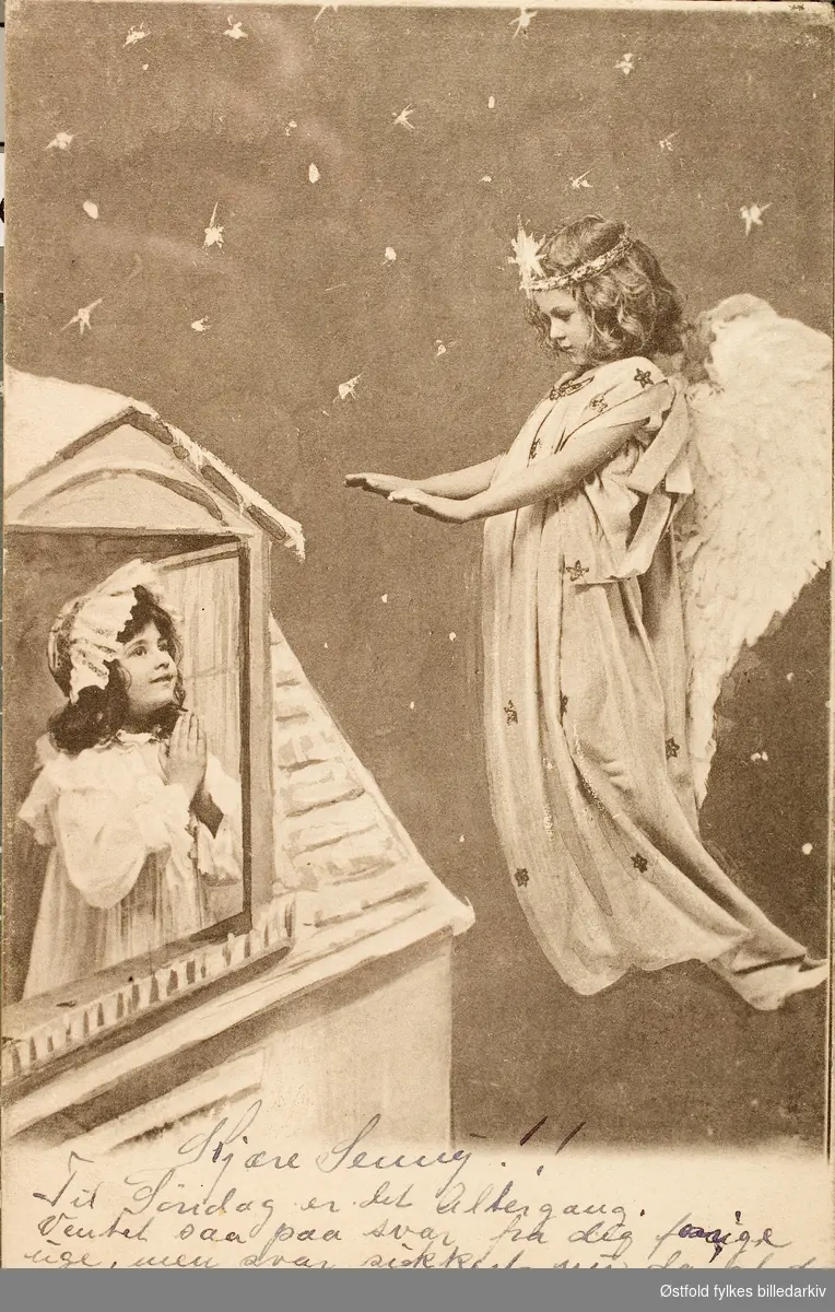 Postkort fotografisk, motiv barn, pike og engel. Poststemplet 1903.