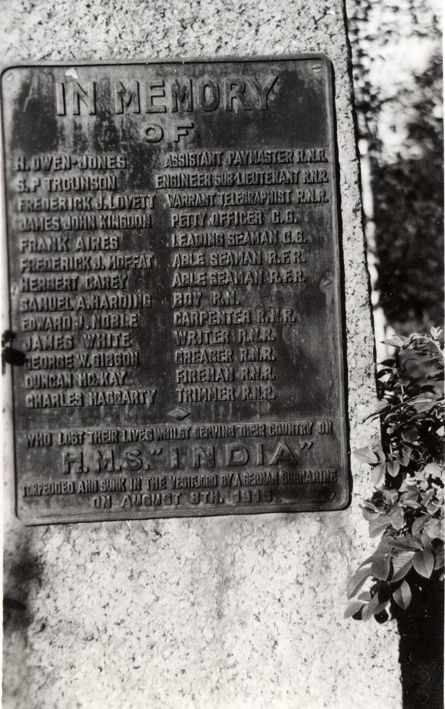 Minne støtte på den gamle kirkegården i Narvik. Omkomne fra senkingen av India under 1. verdenskrig