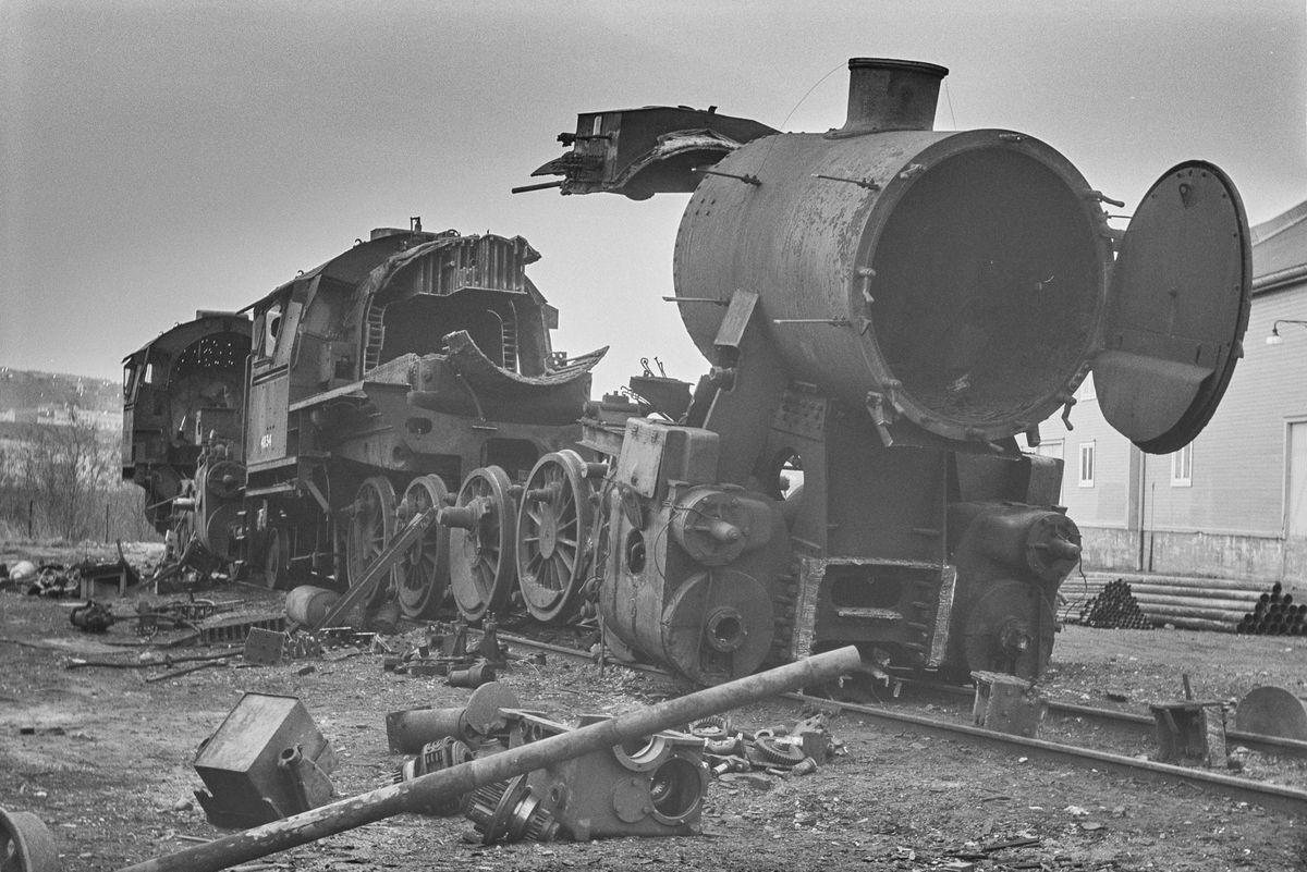 Damplokomotiv type 63a nr. 4834 under opphugging.
