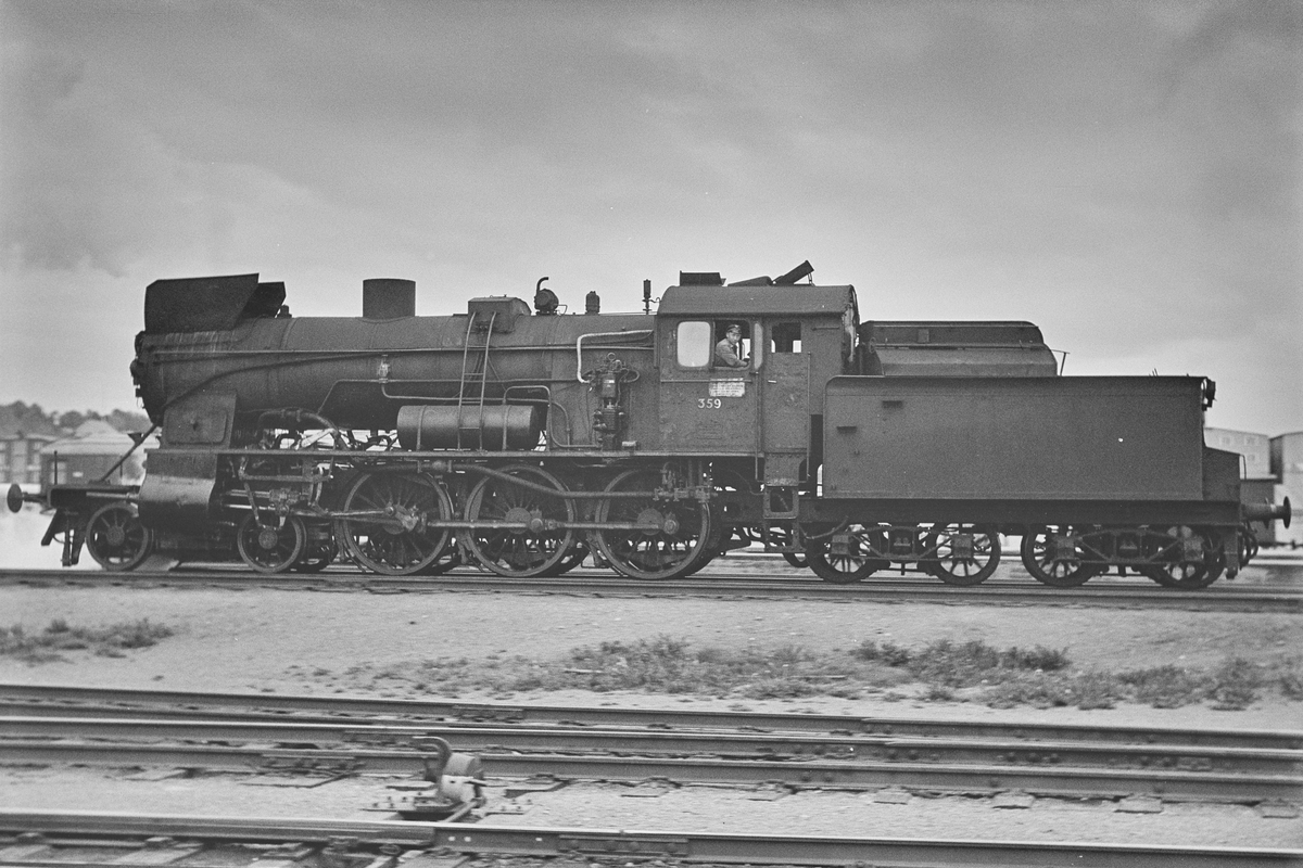 Damplokomotiv type 30b nr. 359 på Trondheim stasjon.