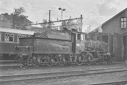 Damplokomotiv type 21c nr. 377 på Kongsvinger stasjon. .