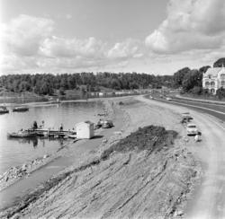 Strandpromenaden. Veiarbeider ved Sjølyst, Bygdøy. Juli 1964
