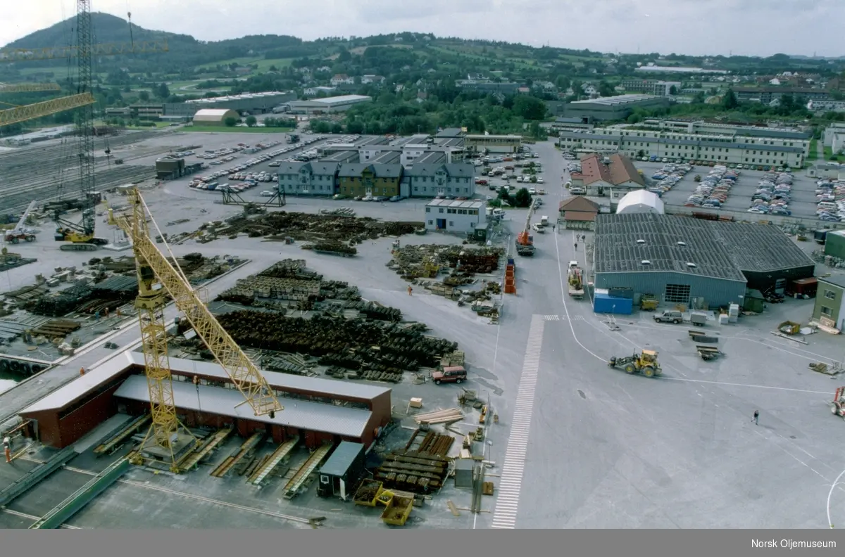 Anleggsområdet i Jåttåvågen ved Stavanger der forberedelsene for byggingen av Draugen er i full gang..
