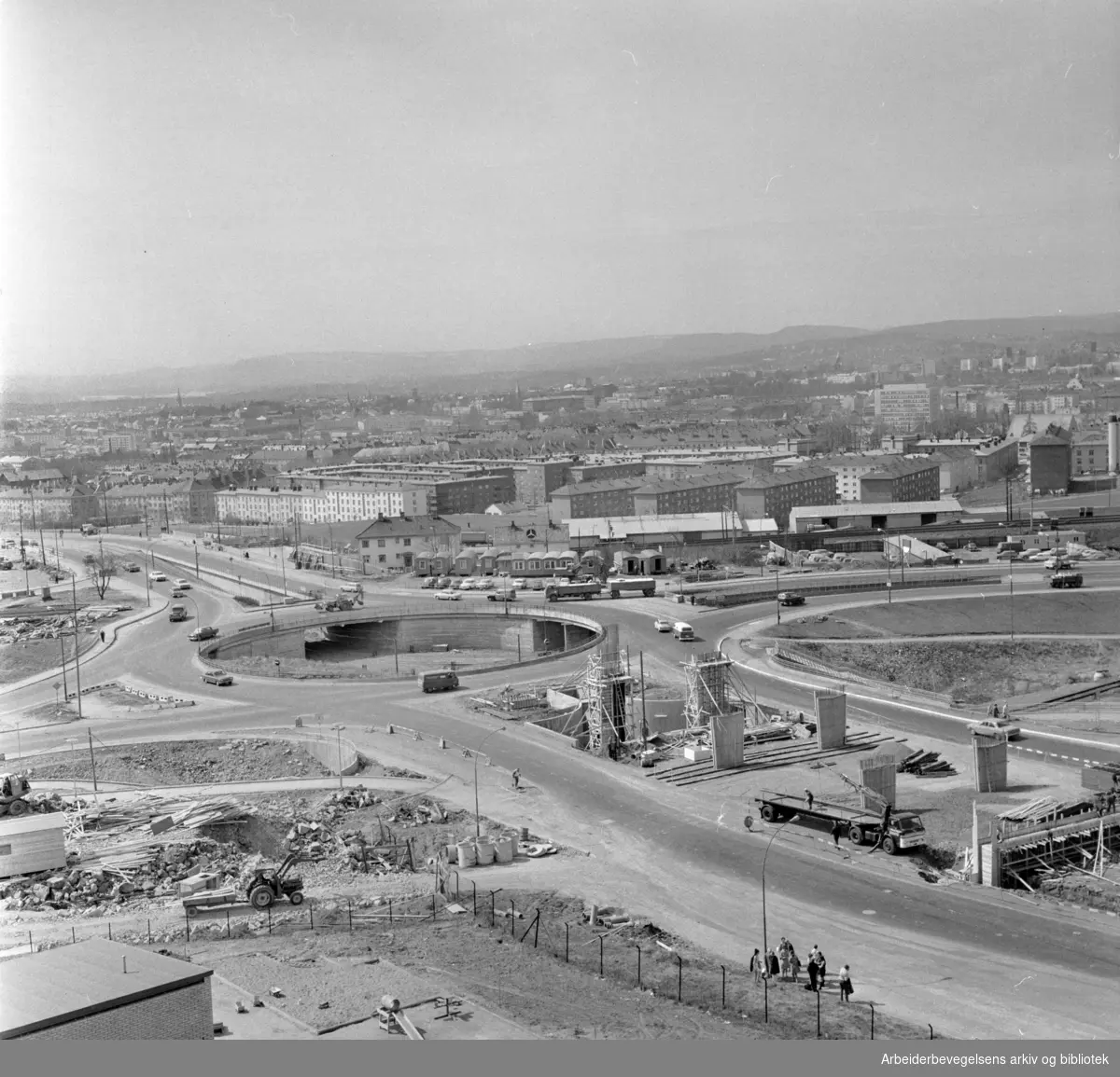 Sinsenkrysset.Tre-plankrysset åpner i desember 1970.Mai 1969