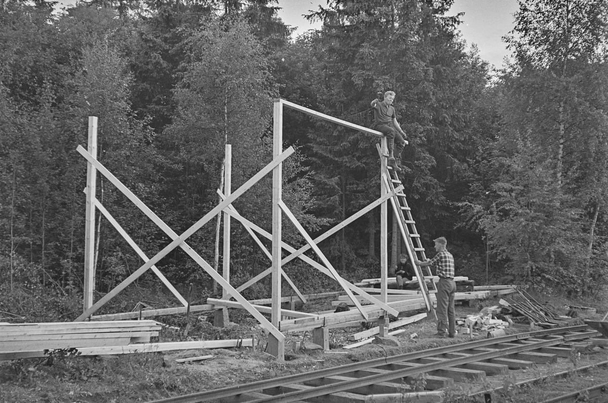 Bygging av lokomotivstall på Bingsfoss stasjon