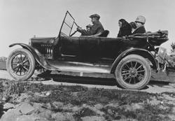 Den første drosjen på hitra. Eier og sjåfør var Ulrik Kjølsø