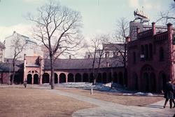 Parken mellom Basarene og Domkirken.