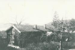 Ei gammel stue. Husmannsplass under Øvre Bratvold.