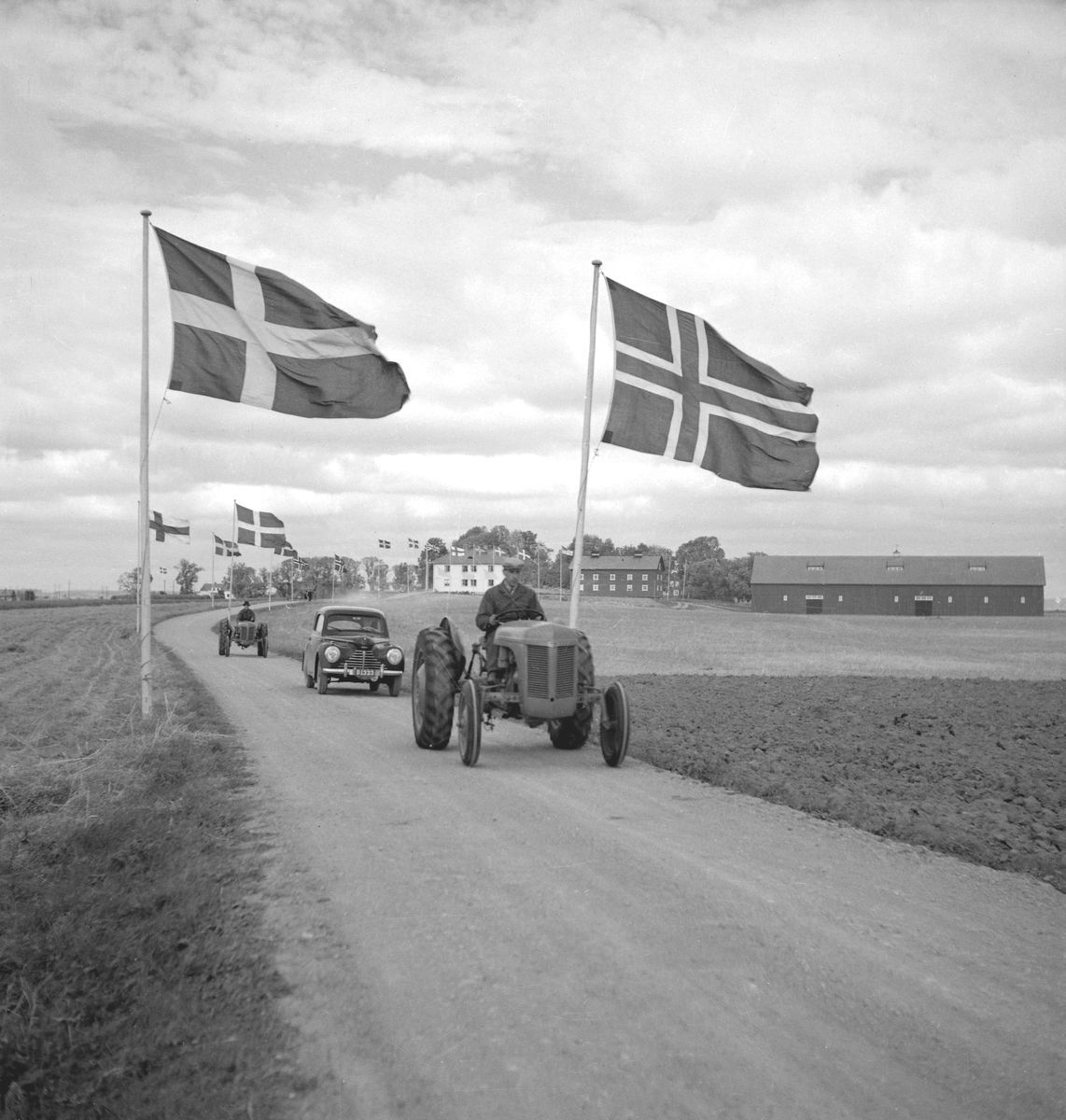 Motiv från Jordbrukareungdomens förbunds (JUF) Nordiska mästerskap 1947. Tävlingarna hölls på Tornby gård strax norr om Linköping.