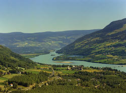 Sør-Fron, Hundorpområdet med Gudbrandsdalslågen, utsikt over