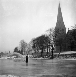 Vålerenga. Skøytebane ved Vålerenga kirke. Desember 1952